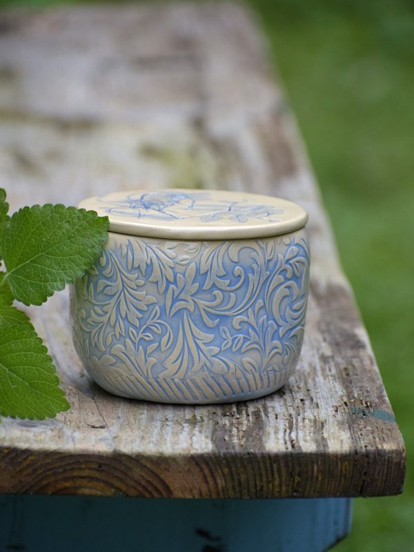 Niebieska maselniczka wodna francuska (French butter dish). - obrazek 3