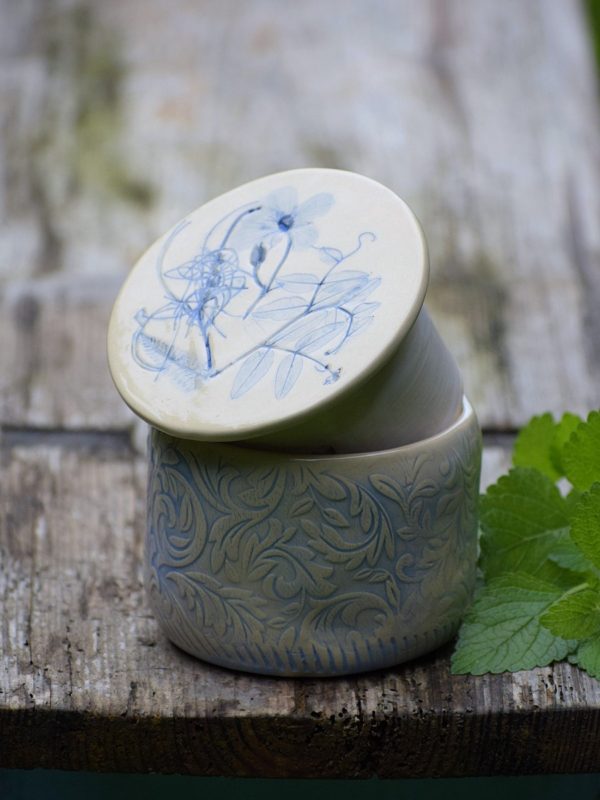 Niebieska maselniczka wodna francuska (French butter dish). - obrazek 4