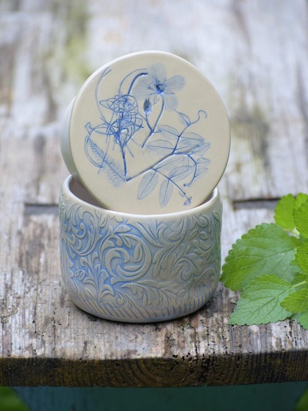 Niebieska maselniczka wodna francuska (French butter dish). - obrazek 2