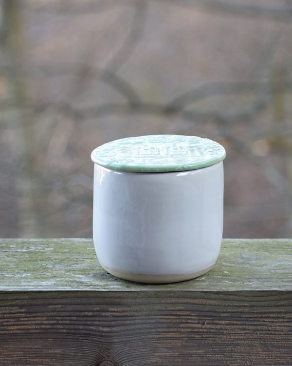Seledynowo - biała maselniczka wodna francuska (French butter dish). - obrazek 2