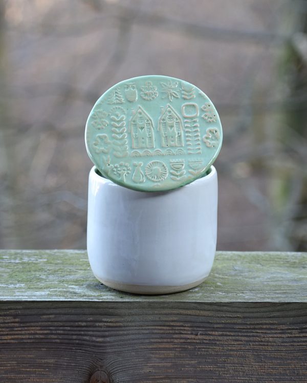 Seledynowo - biała maselniczka wodna francuska (French butter dish). - obrazek 4