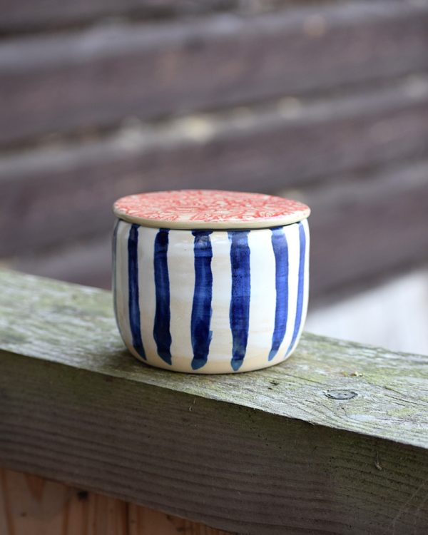 Kolorowa maselniczka wodna francuska (French butter dish). - obrazek 2