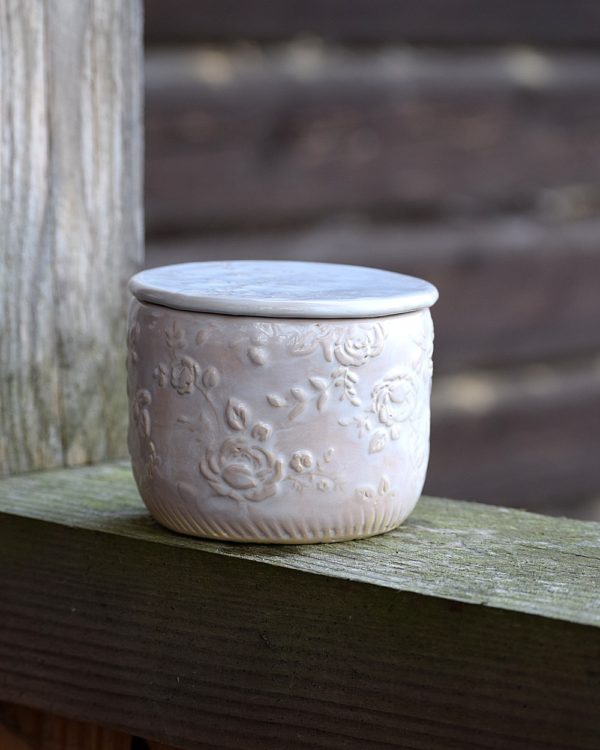 Kremowa maselniczka wodna francuska (French butter dish). - obrazek 2