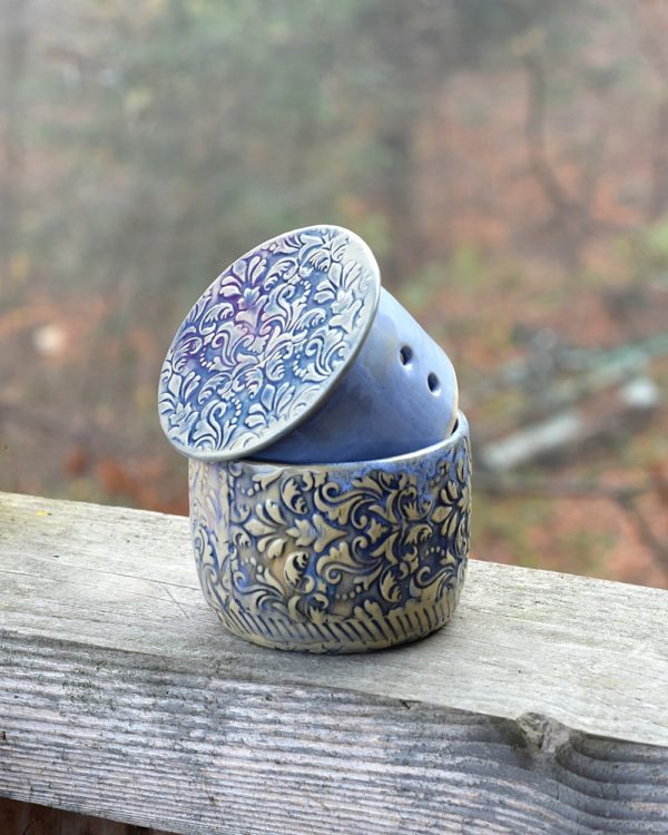 Niebieska maselniczka wodna francuska (French butter dish). - obrazek 4