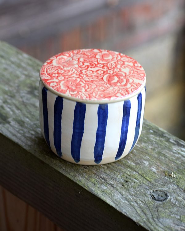 Kolorowa maselniczka wodna francuska (French butter dish). - obrazek 4