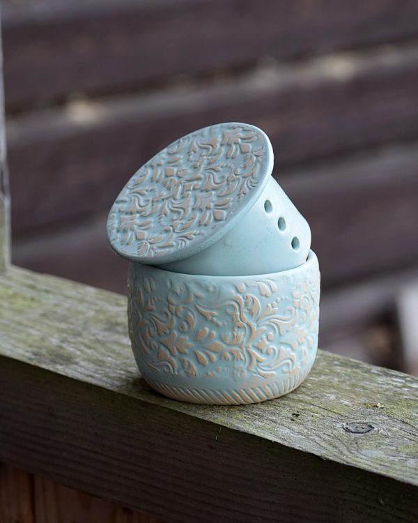 Szałwiowa maselniczka wodna francuska (French butter dish).