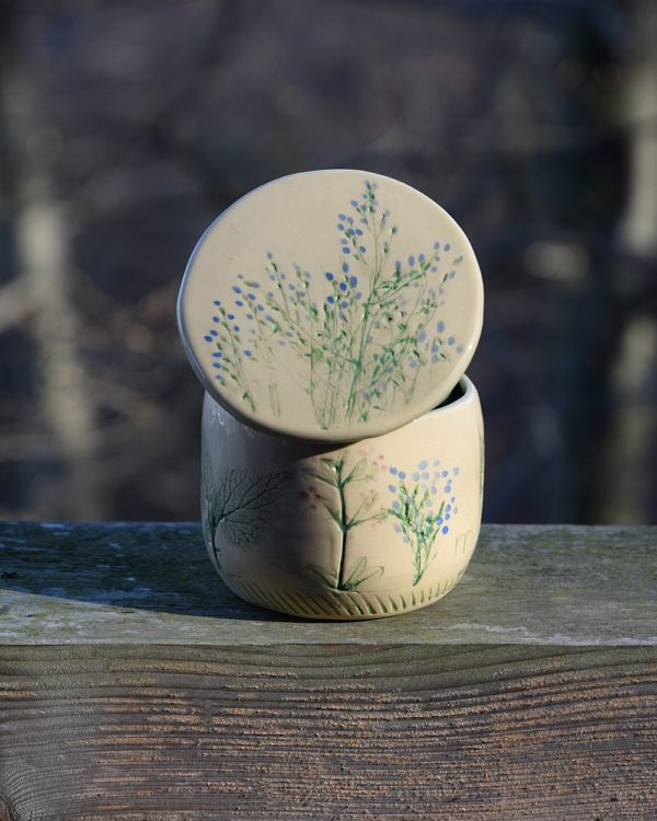 Kwietna maselniczka wodna francuska (French butter dish). - obrazek 4