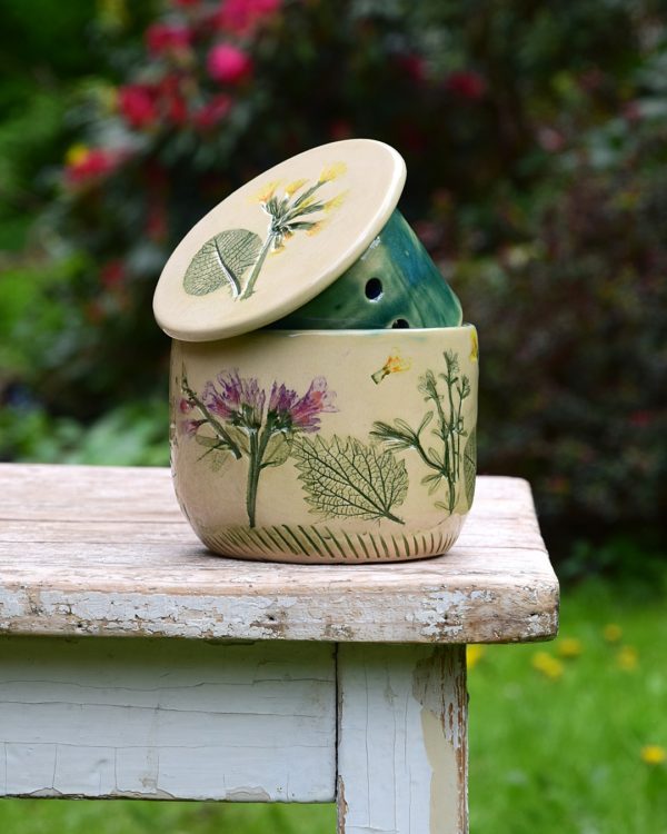 Maselniczka wodna francuska (French butter dish) "Z Wiosennej Łąki".