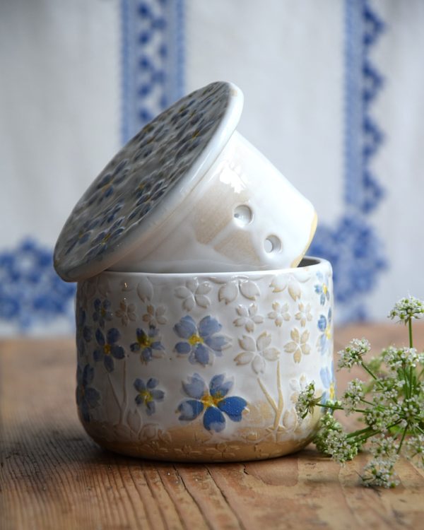 Maselniczka wodna francuska (French butter dish) "W Niezapominajkach".