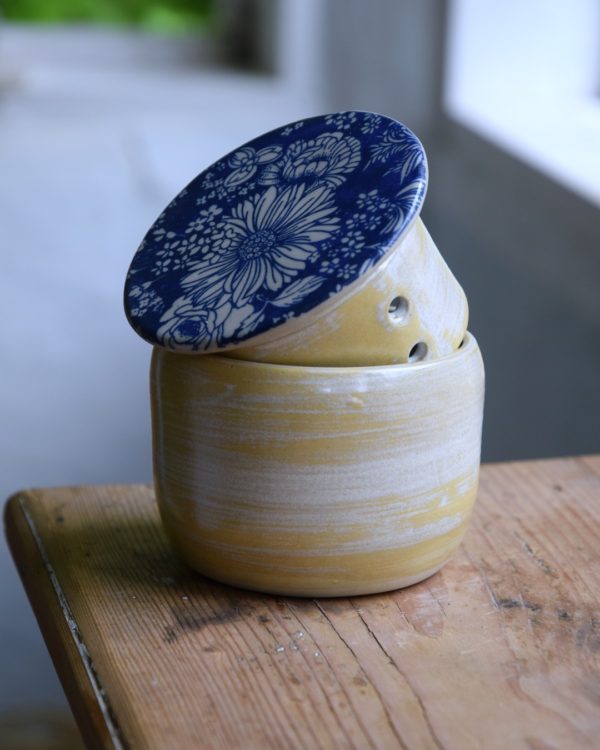 Maselniczka wodna francuska (French butter dish).