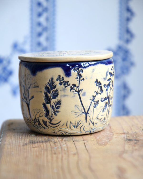 Maselniczka wodna francuska (French butter dish) "Z Kobaltowej Łąki". - obrazek 5