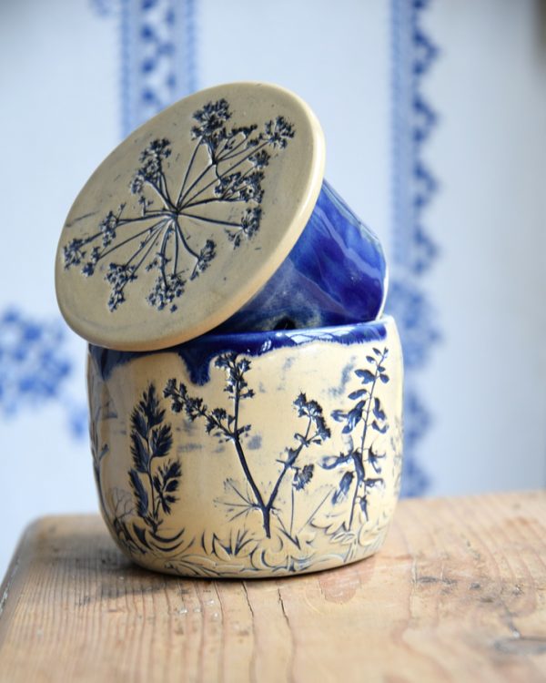 Maselniczka wodna francuska (French butter dish) "Z Kobaltowej Łąki".