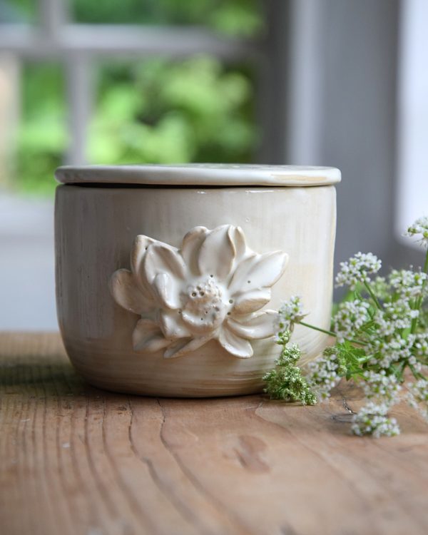 Maselniczka wodna francuska (French butter dish) "Z Białym Kwiatem". Outlet - obrazek 2