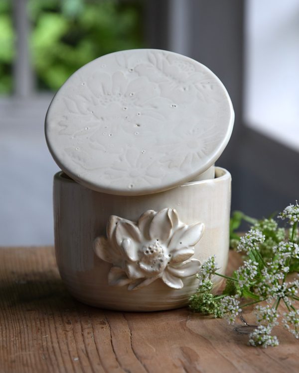 Maselniczka wodna francuska (French butter dish) "Z Białym Kwiatem". Outlet - obrazek 3